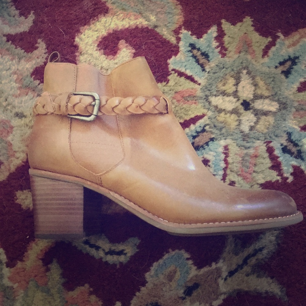 Sperry tan leather boots